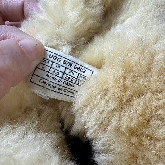 UGG AUSTRALIA Classic Bailey Button Boots Tan Brown 8 - Picture 8 of 9